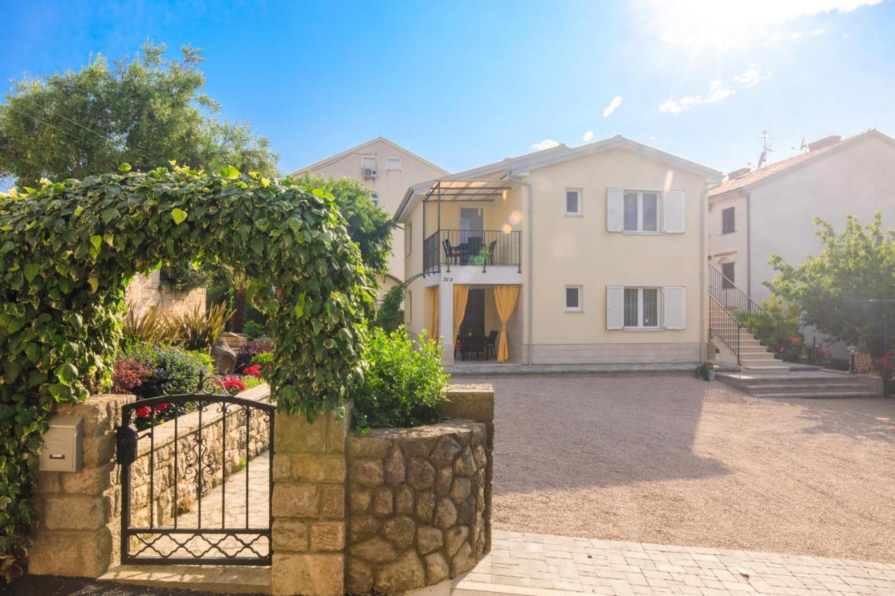 Apartman Ivona Na 1. Katu Малинска Екстериор снимка