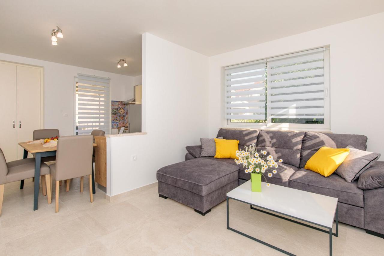 Apartman Ivona Na 1. Katu Малинска Екстериор снимка