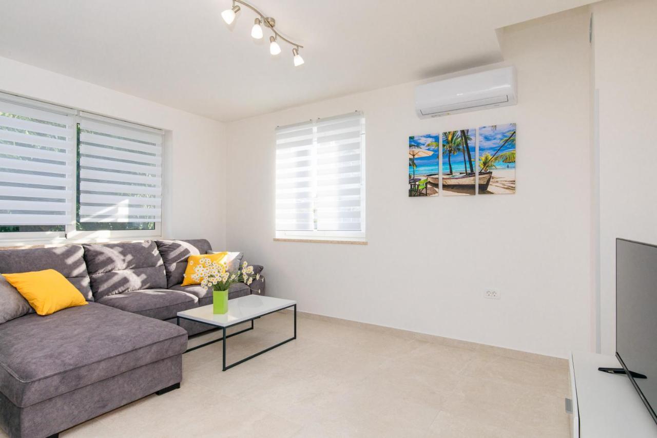 Apartman Ivona Na 1. Katu Малинска Екстериор снимка