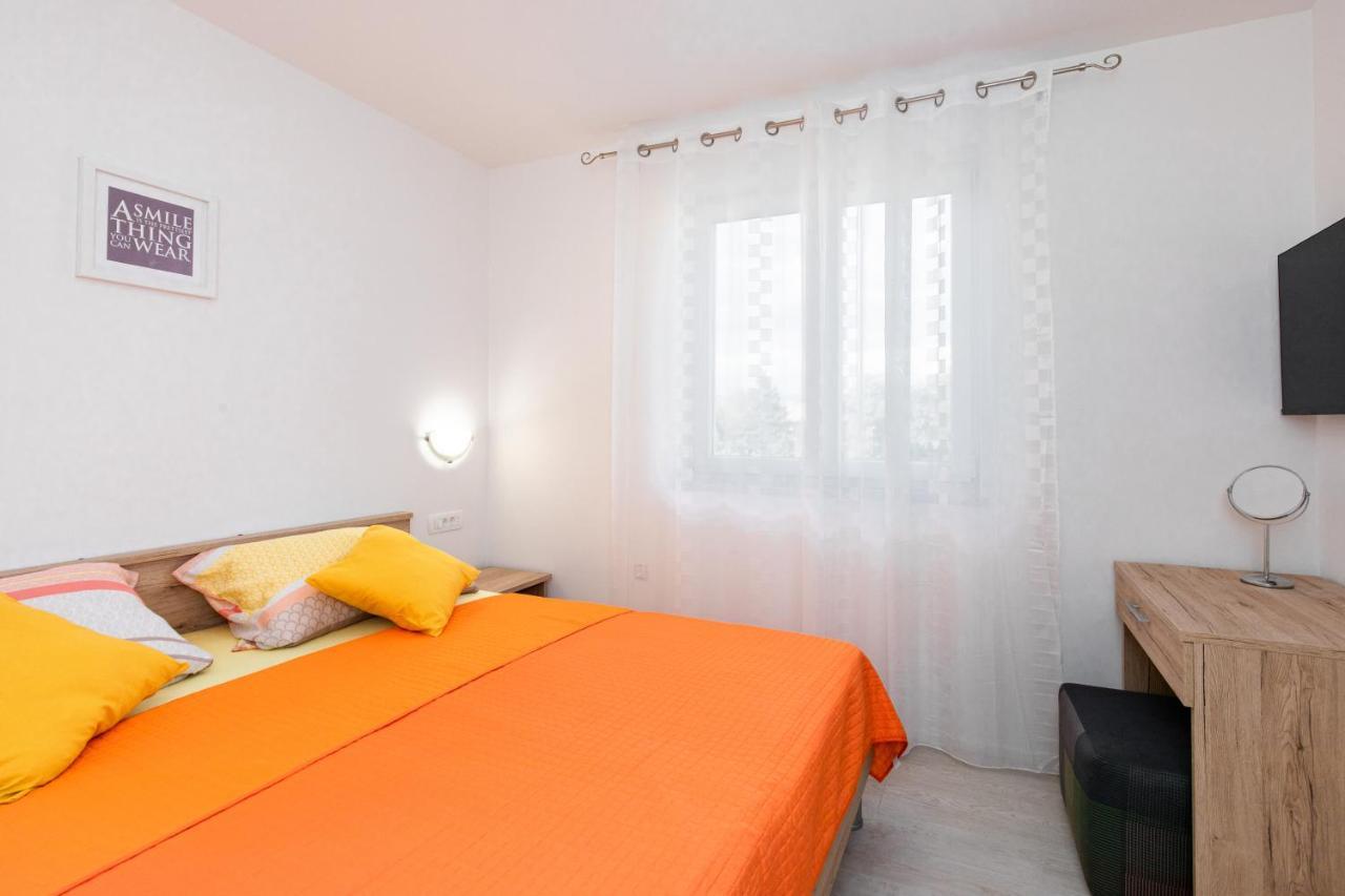 Apartman Ivona Na 1. Katu Малинска Екстериор снимка