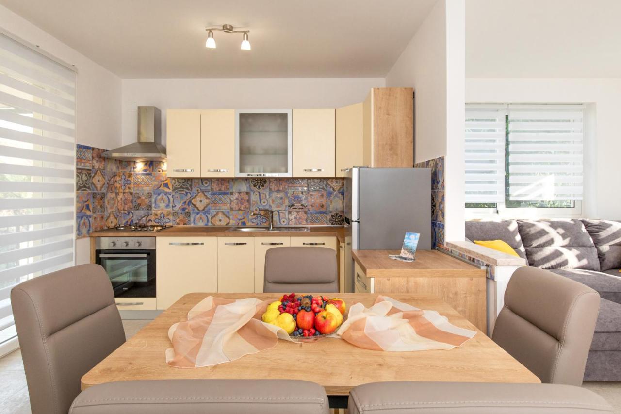 Apartman Ivona Na 1. Katu Малинска Екстериор снимка